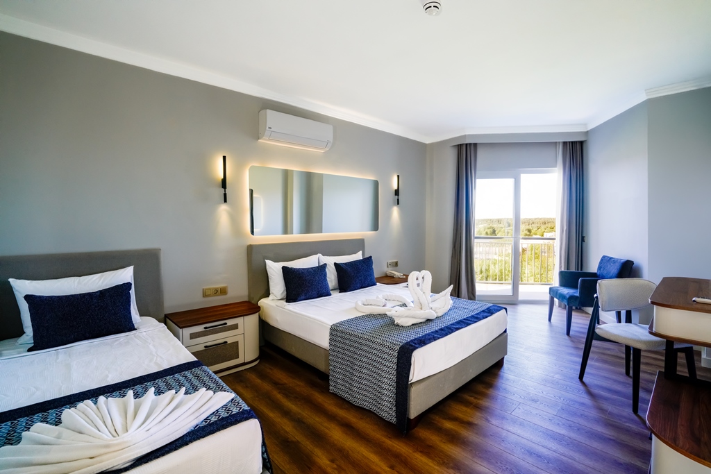 STANDART POOL VIEW WITH BALCONY