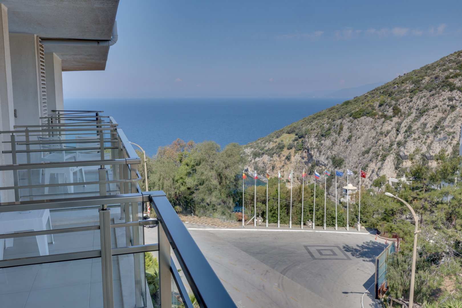 SUPERIOR SIDESEAVIEW BALCONY OR TERRACE