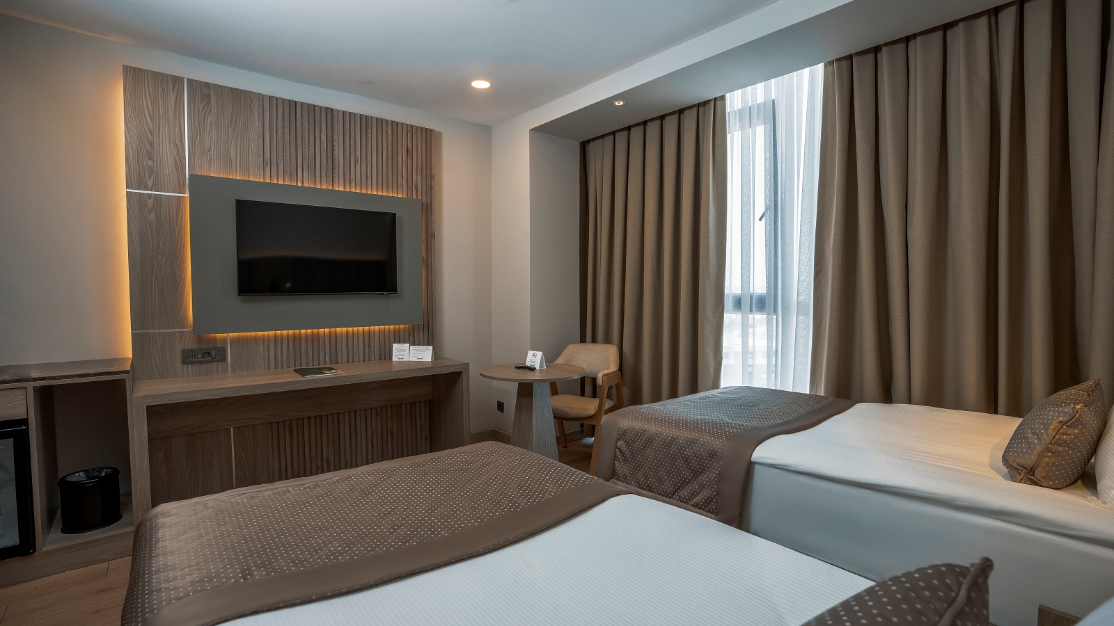 STANDARD ROOM POOL VIEW