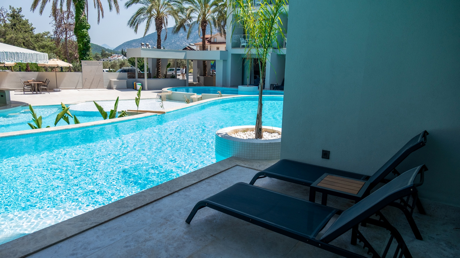 duplex swim up suite