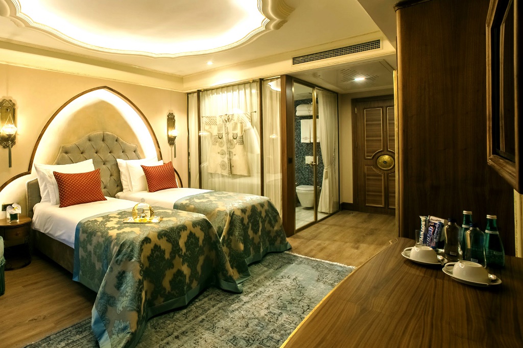 DELUXE ROOM