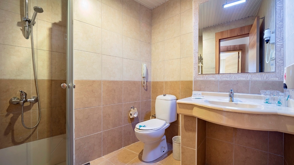 FAMILY ROOM 2 (ROH) SIDE BUILDING