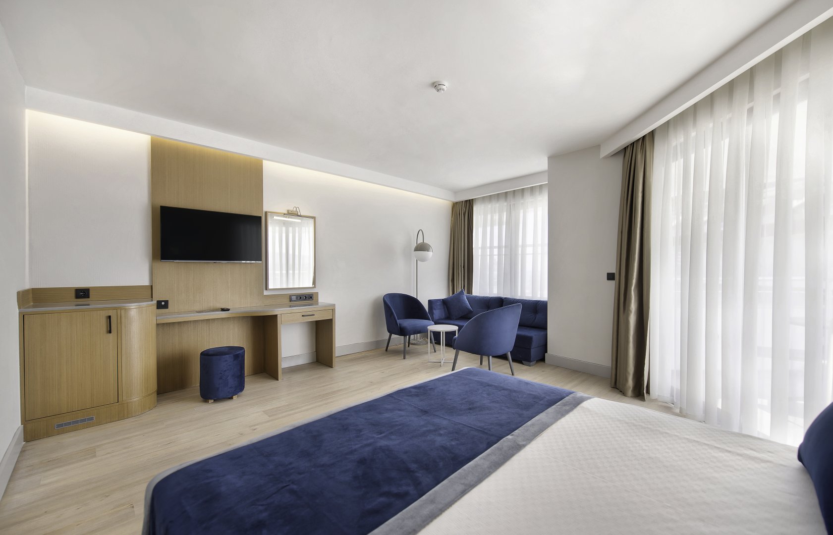 JUNIOR SUITE ROOM