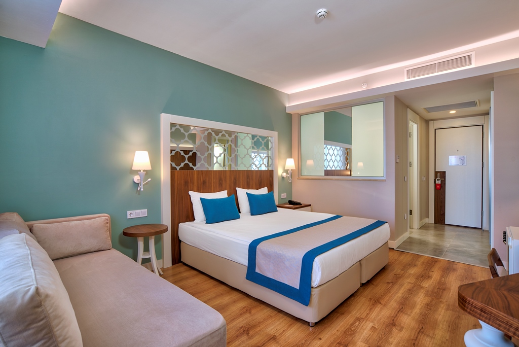 STANDART ROOM WITH POOLVIEW