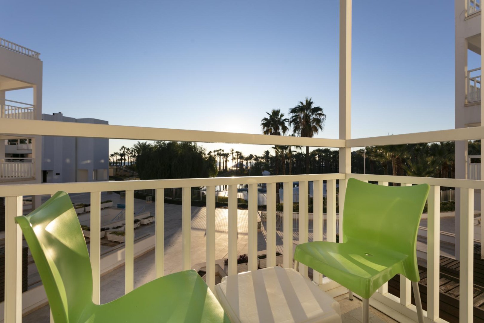 HOTEL STANDARD ROOM POOL VIEW WITH BALCONY OR TERRACE