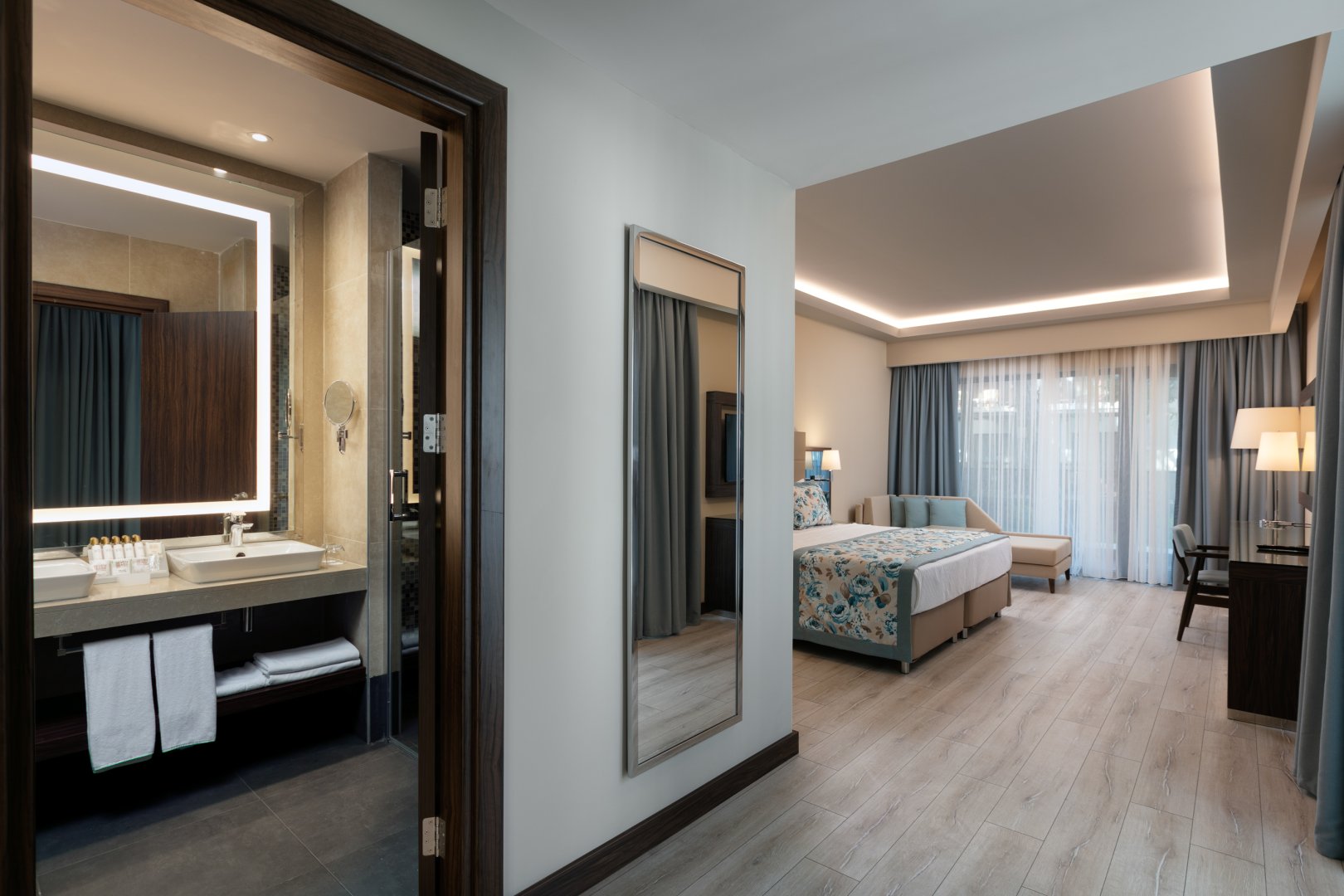 RESIDENCE BUILDING FAMILY ROOM