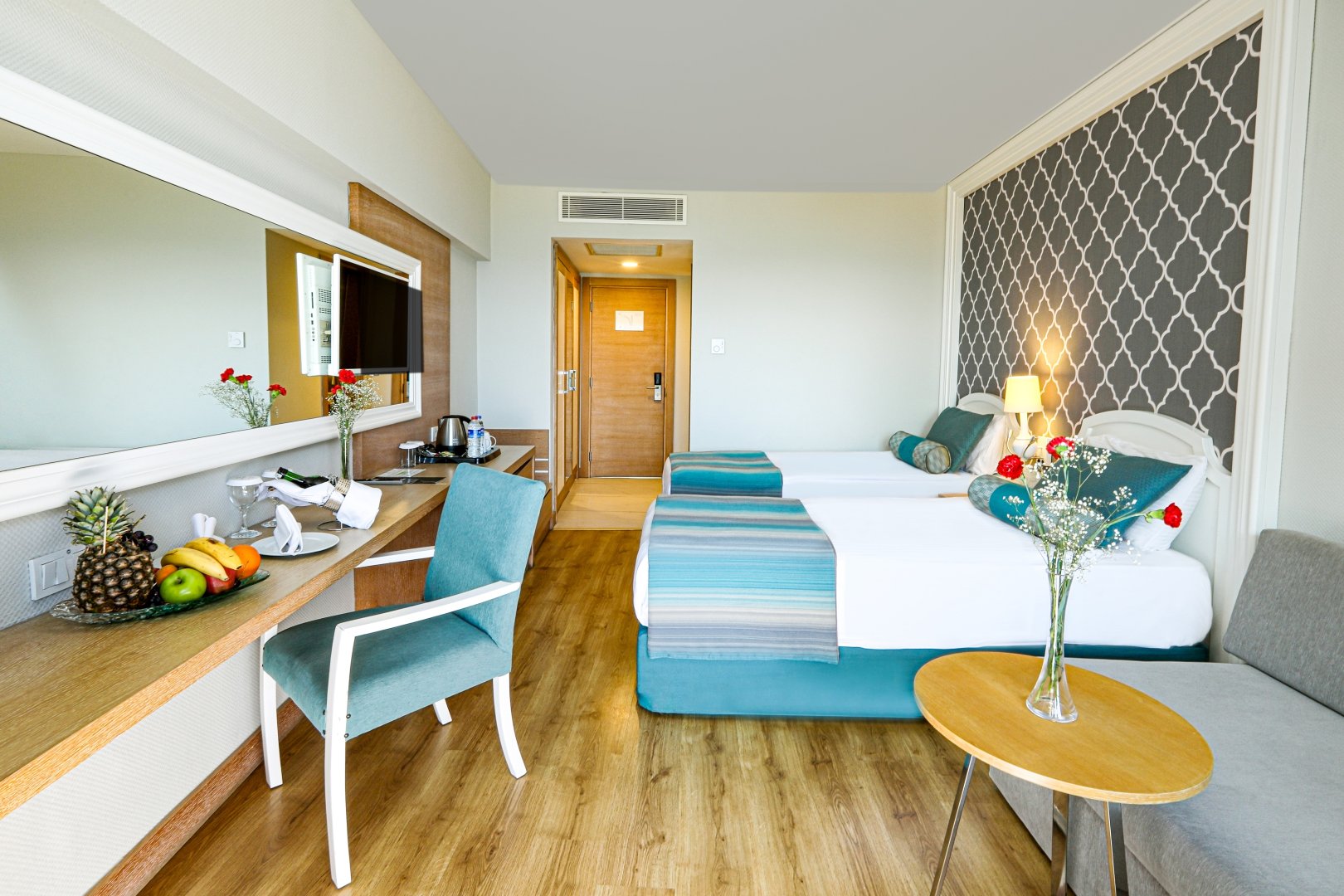 DELUXE SIDE SEA VIEW