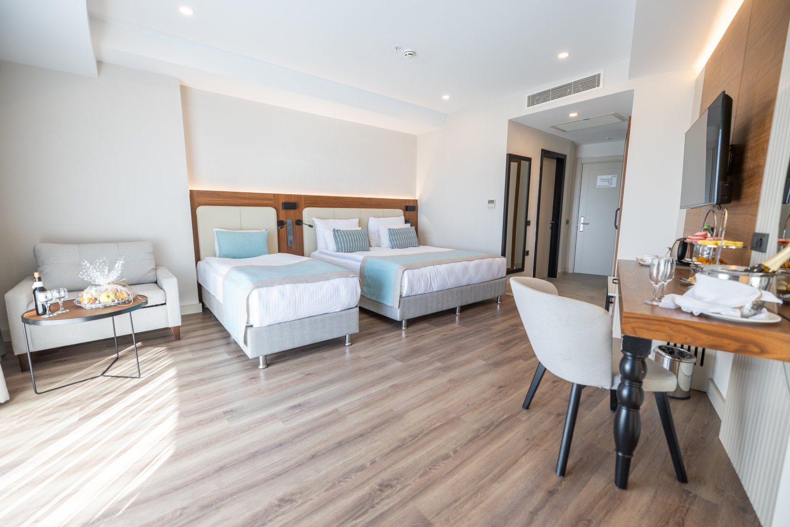 STD SUPERIOR HAVUZ MANZARALI ODA