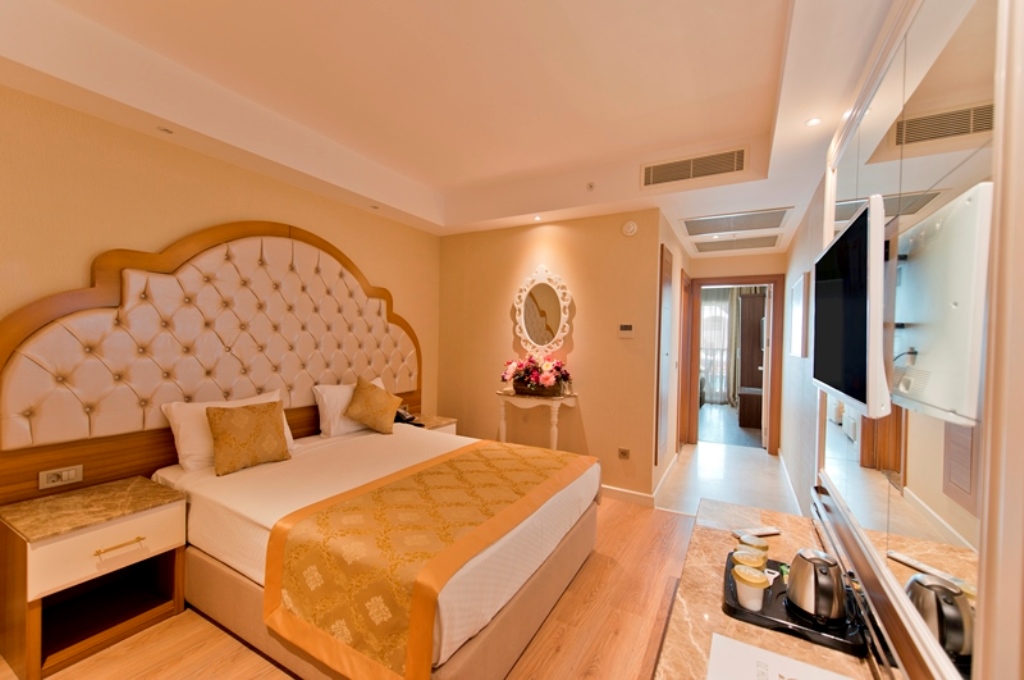 FAMILY ROOM 2 BEDROOMS