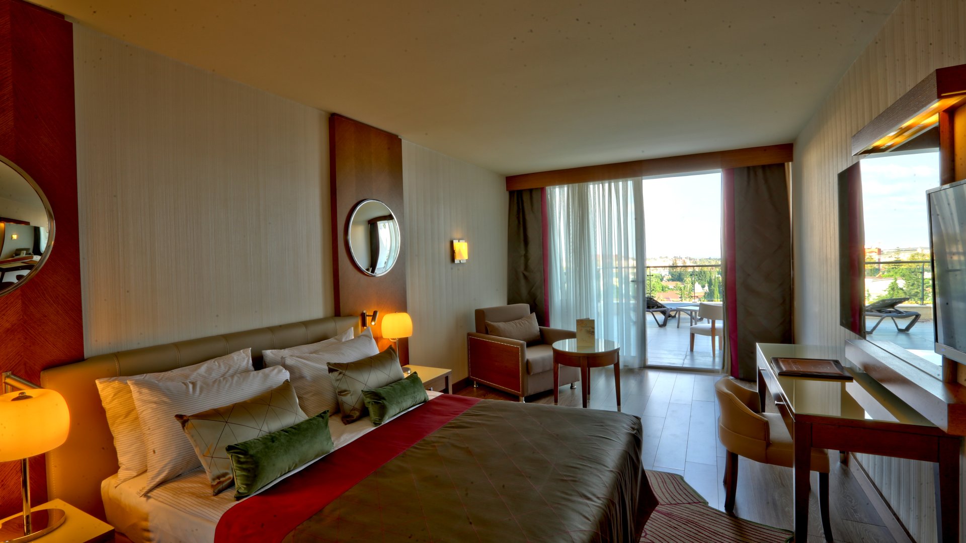 DELUXE TERRACE ROOM WITH JACUZZI