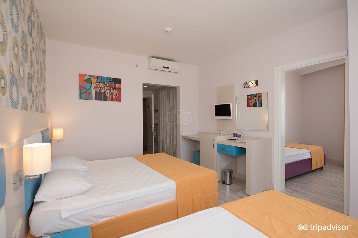 FAMILY ROOM 2 BEDROOMS