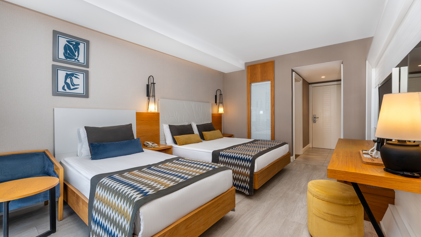 STANDART YANDAN DENİZ MANZARALI ODA