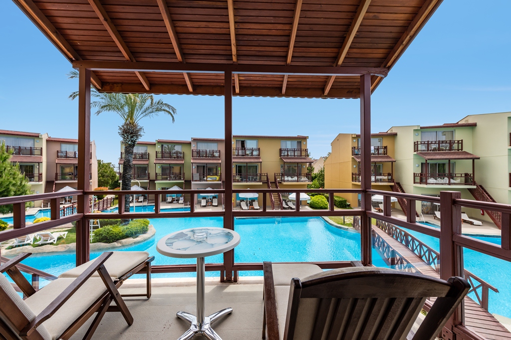 LAKE STANDARD LUXE ROOM SECOND FLOOR