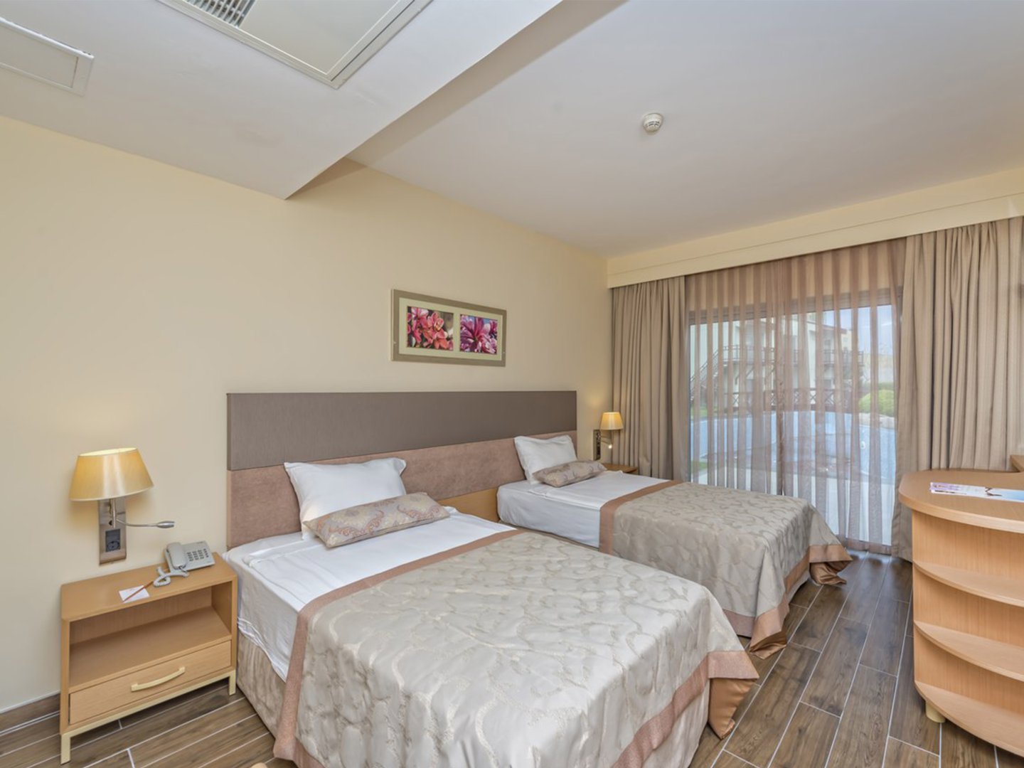 LAKE STANDARD LUXE GROUND FLOOR