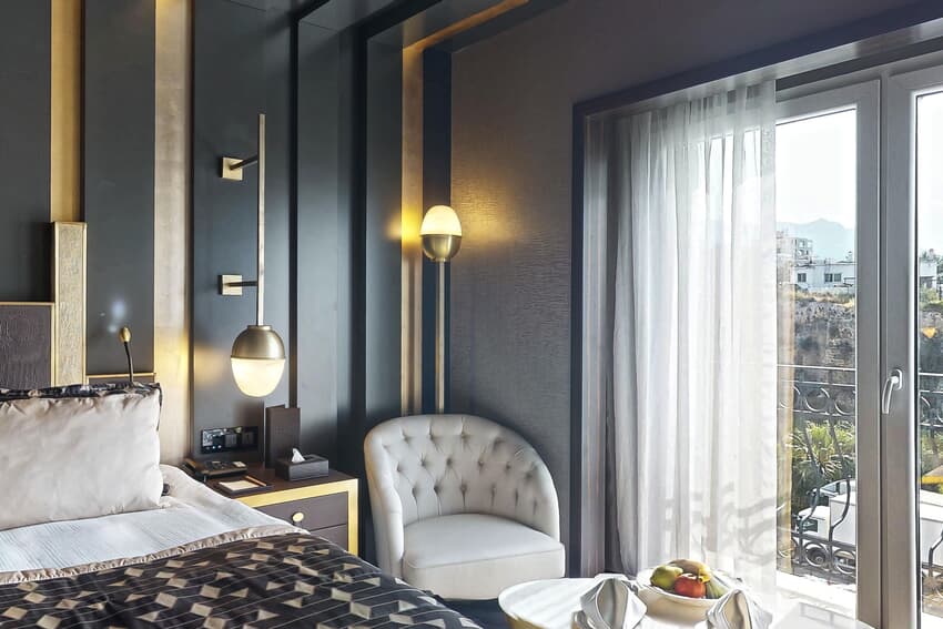 Ana Bina Deluxe Kara Manzaralı Oda ( A Blok )