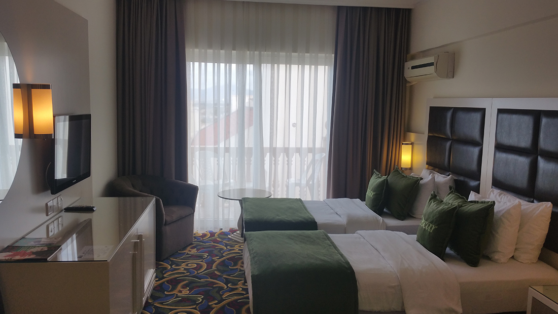 Deniz Manzaralı Otel Odası