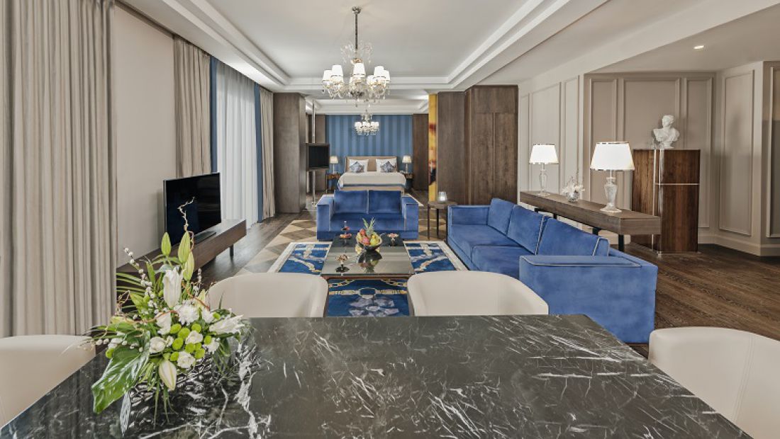 Deniz Manzaralı King Suit