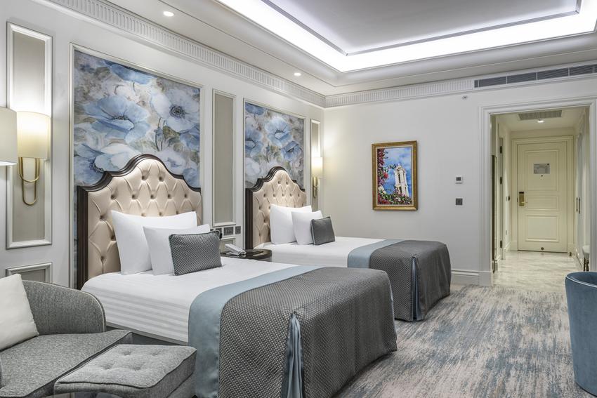 Standart Dağ ve Kısmi Deniz Manzaralı Oda